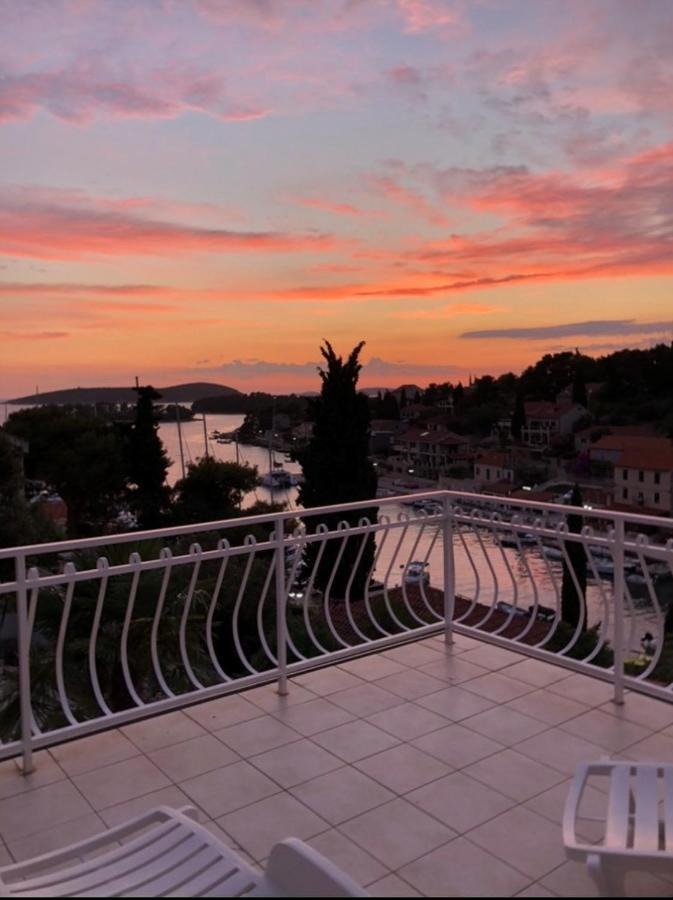 Apartment In Maslinica 70M From The Sea エクステリア 写真