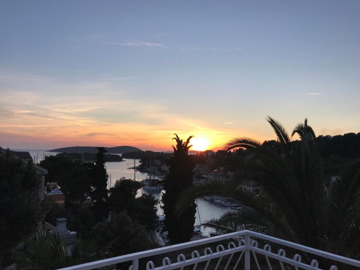 Apartment In Maslinica 70M From The Sea エクステリア 写真