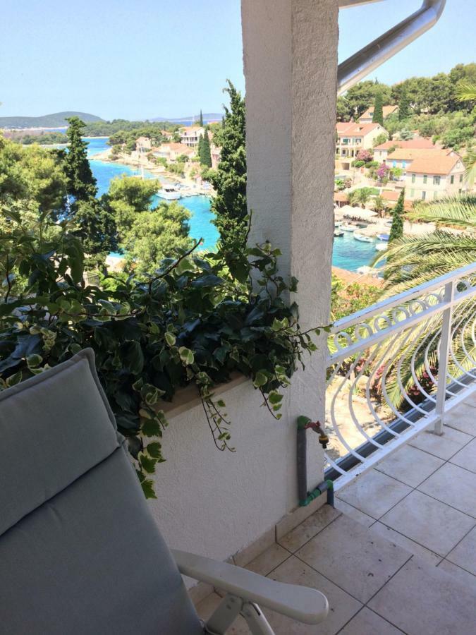 Apartment In Maslinica 70M From The Sea エクステリア 写真