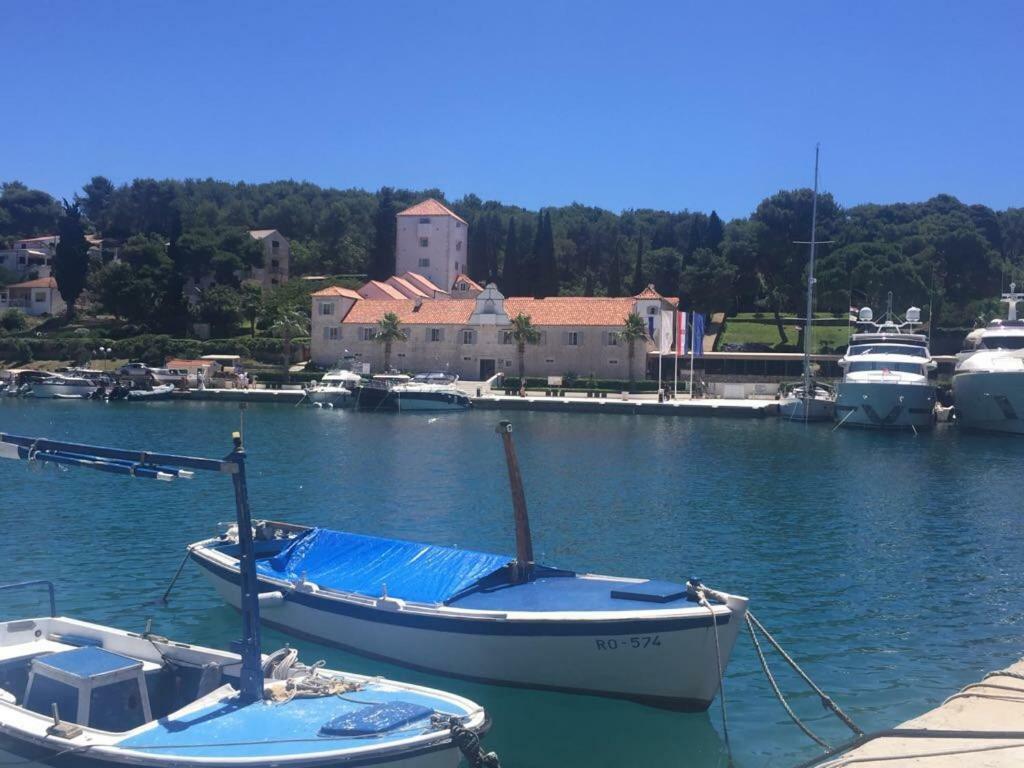 Apartment In Maslinica 70M From The Sea エクステリア 写真
